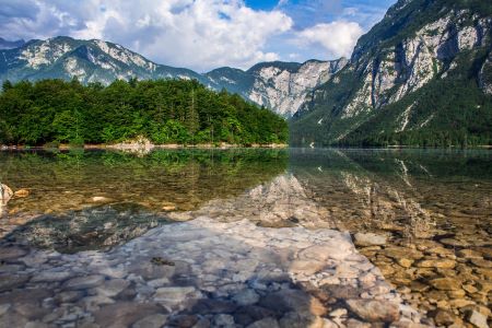 Turistične bone uporabila dobra tretjina, a še več jih to namerava storiti do konca leta. Ocena prejete storitve zelo visoka, ocena ukrepa z vidika vpliva na gospodarstvo pretežno pozitivna