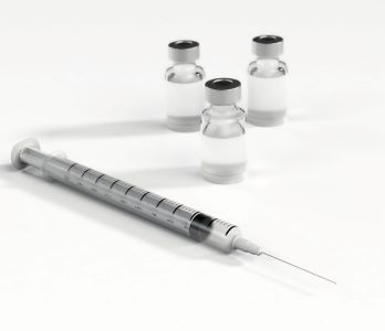 Več kot polovica prebivalcev se ne namerava cepiti, ko bo cepivo na voljo.